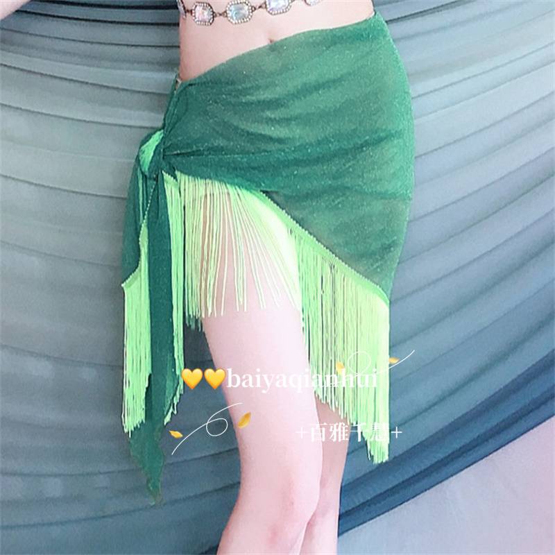 A green-streamed turban between the silver and the silver
